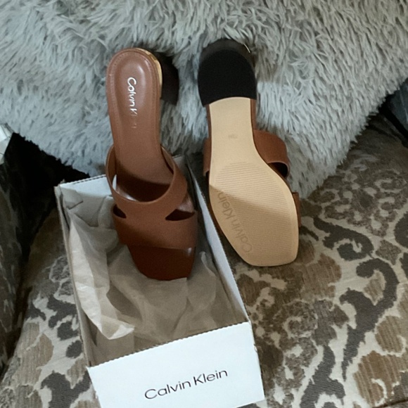 Calvin Klein - Picture 3 of 3